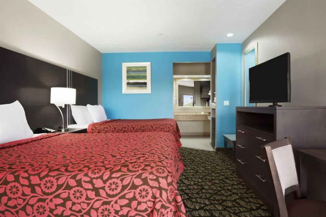 Westfield Days Inn & Suites By Wyndham Houston North-Spring מראה חיצוני תמונה