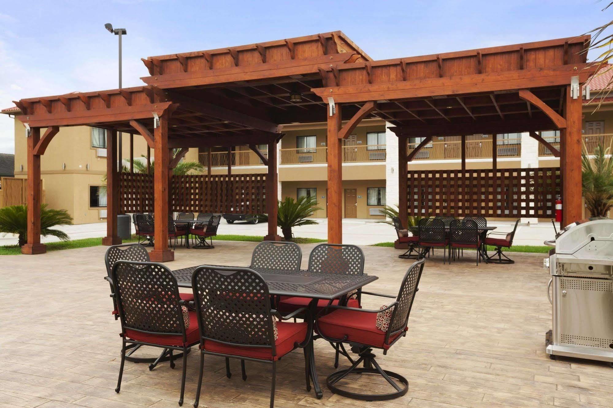 Westfield Days Inn & Suites By Wyndham Houston North-Spring מראה חיצוני תמונה