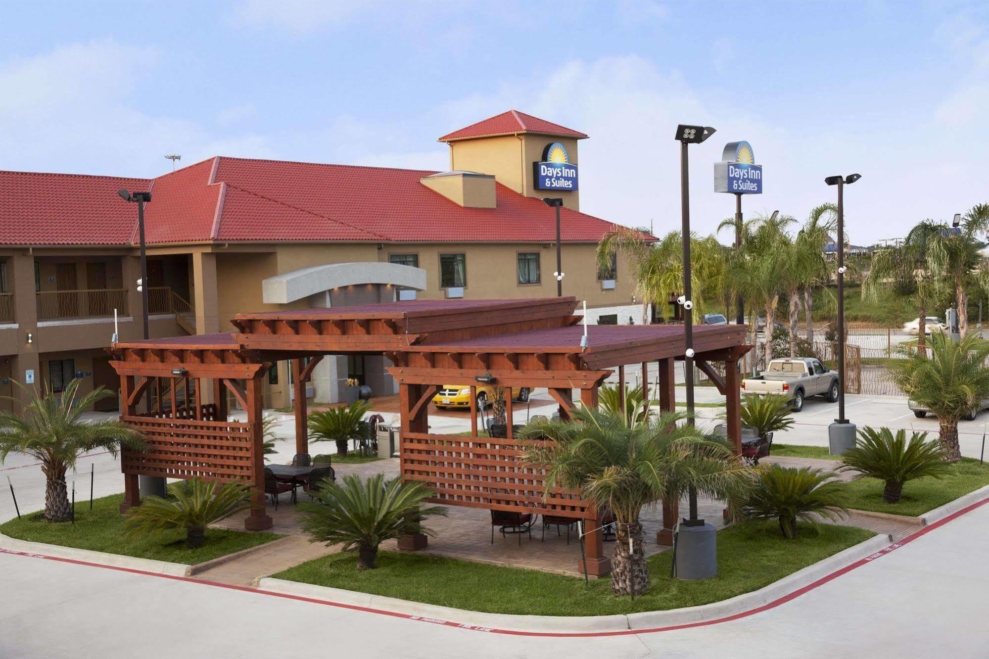 Westfield Days Inn & Suites By Wyndham Houston North-Spring מראה חיצוני תמונה